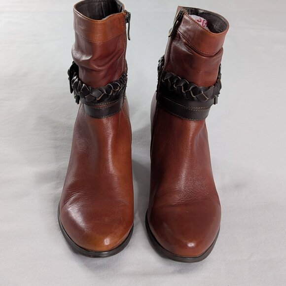 L'Artiste Brown Cognac Leather Braided Buckle Stacked Heel Boots - Picture 2 of 8